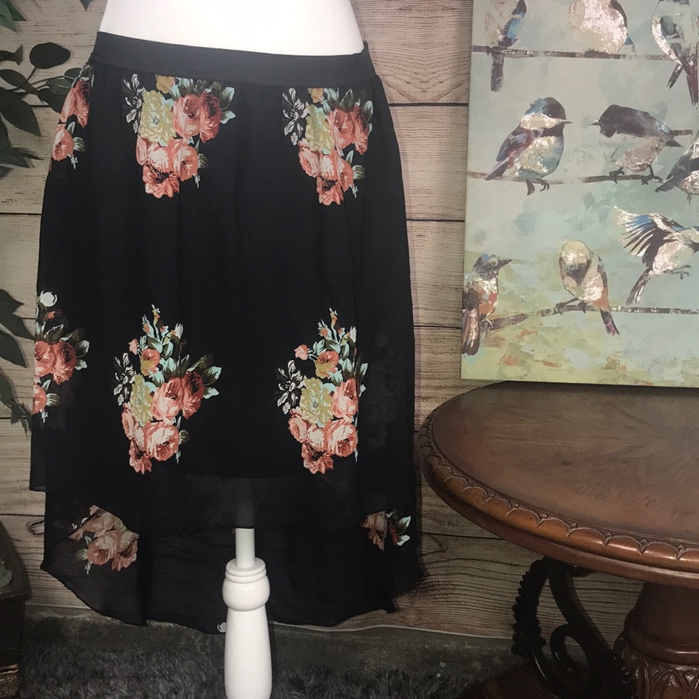 Rue 21 size Large high/low skirt.